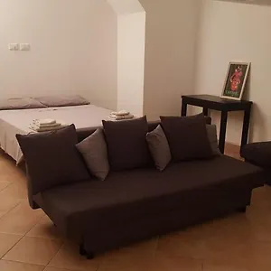 N , Roma Italia