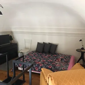 Casa Pulvirenti , Aeroporto di Catania Fontana Rossa Italia